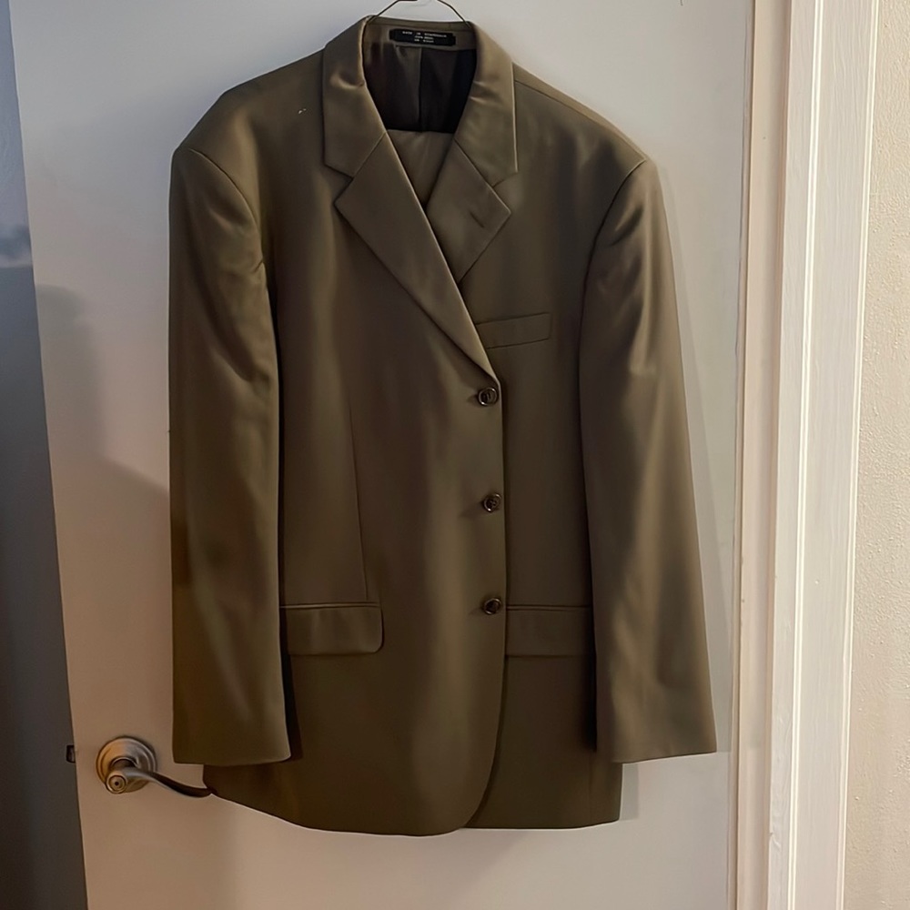 Custom made suit. Pants 33x32. 3 button formal suit jacket with pockets